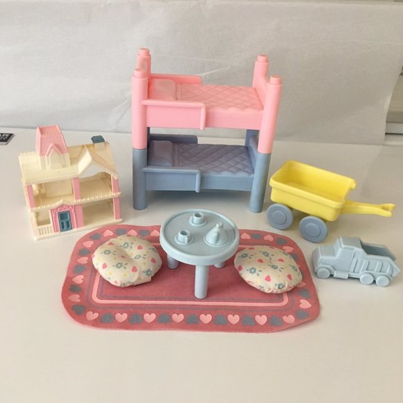 SOLD!! VTG Playskool Dollhouse Bunkbeds